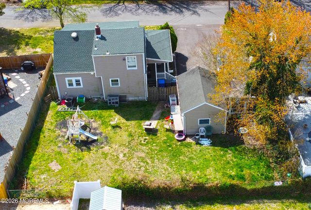 10 Fairway Drive, Toms River, NJ 08753