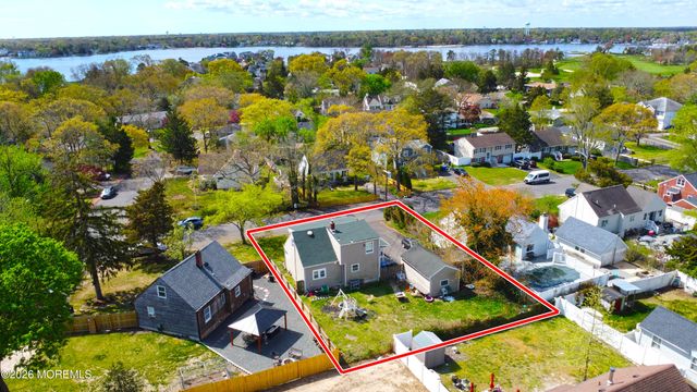 10 Fairway Drive, Toms River, NJ 08753