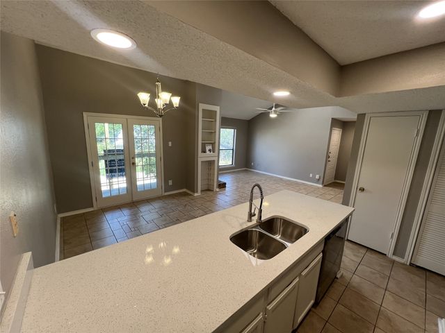 5750 Phoenix Drive 24, Dallas, TX 75231