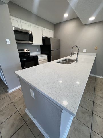 5750 Phoenix Drive 24, Dallas, TX 75231