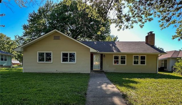 110 S 8th Street, Burlington, KS 66839