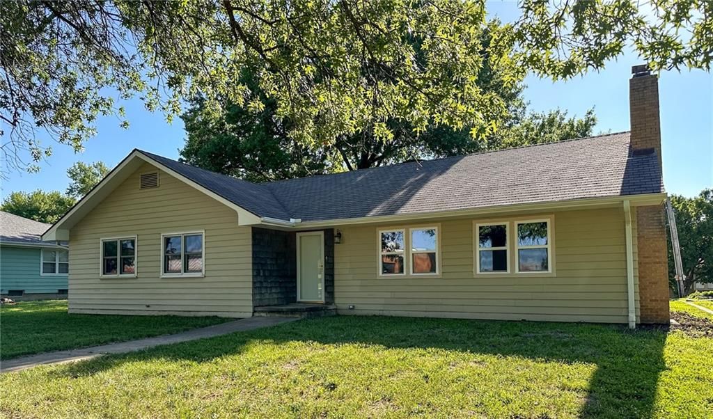110 S 8th Street, Burlington, KS 66839