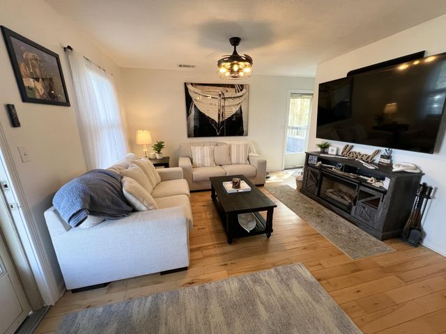 56 Lily Creek Court, Jamestown, KY 42629