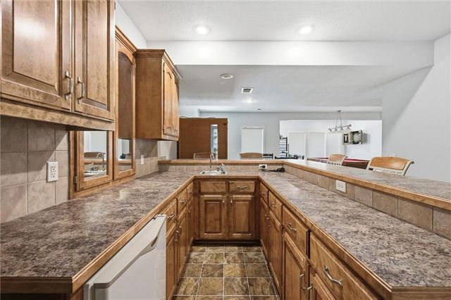 14440 NW 64th Terrace, Parkville, MO 64152