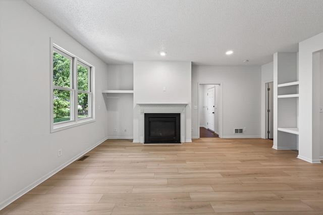11374 Balsam Way, Woodbury, MN 55129
