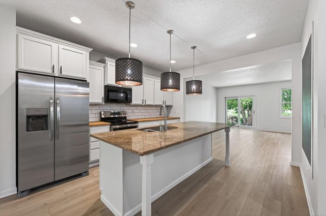 11374 Balsam Way, Woodbury, MN 55129