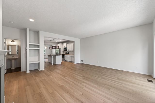 11374 Balsam Way, Woodbury, MN 55129