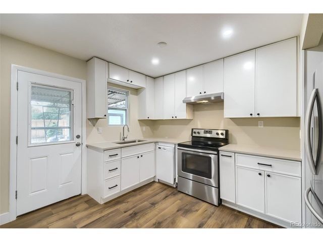 321 Stuart St, Denver, CO 80219