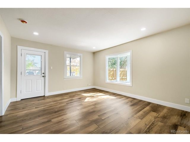 321 Stuart St, Denver, CO 80219