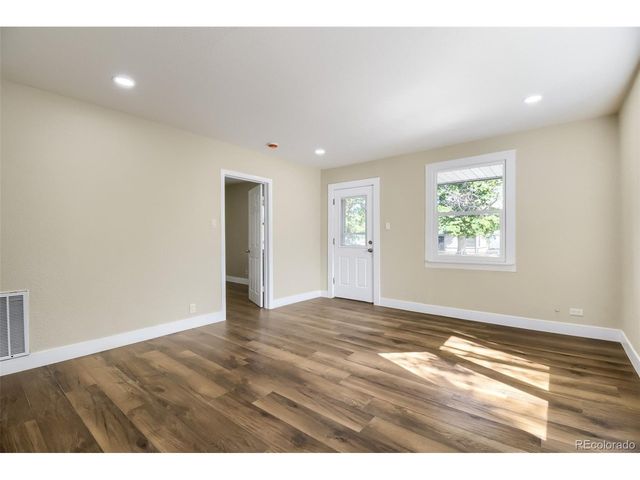 321 Stuart St, Denver, CO 80219