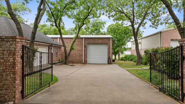 9616 Air Park Drive, Granbury, TX 76049