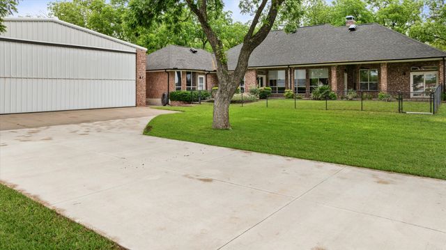 9616 Air Park Drive, Granbury, TX 76049