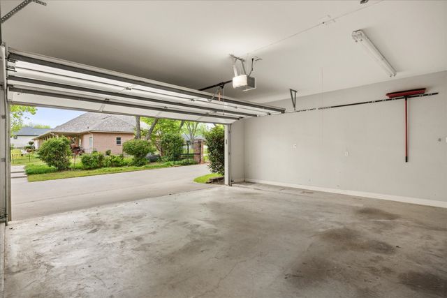 9616 Air Park Drive, Granbury, TX 76049