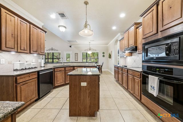 1511 Mount Bear, Canyon Lake, TX 78133