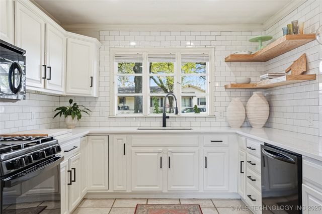 3464 S Gary Place, Tulsa, OK 74105