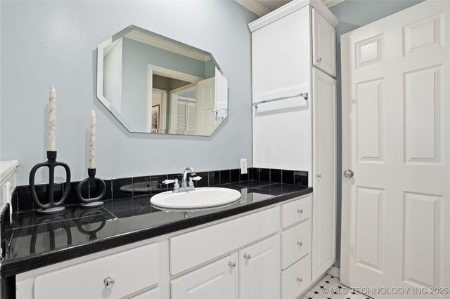 3464 S Gary Place, Tulsa, OK 74105