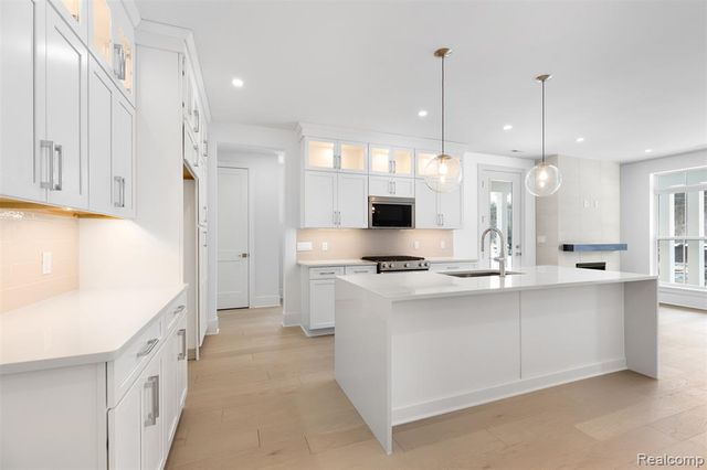 106 Apaloosa, Northville, MI 48167