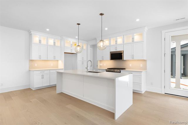 106 Apaloosa, Northville, MI 48167