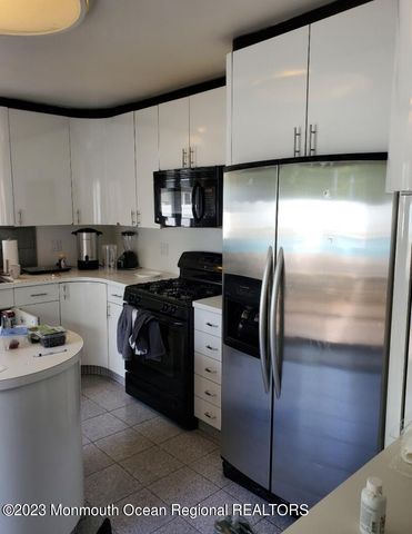 28 Dwight Drive, Ocean Twp, NJ 07712