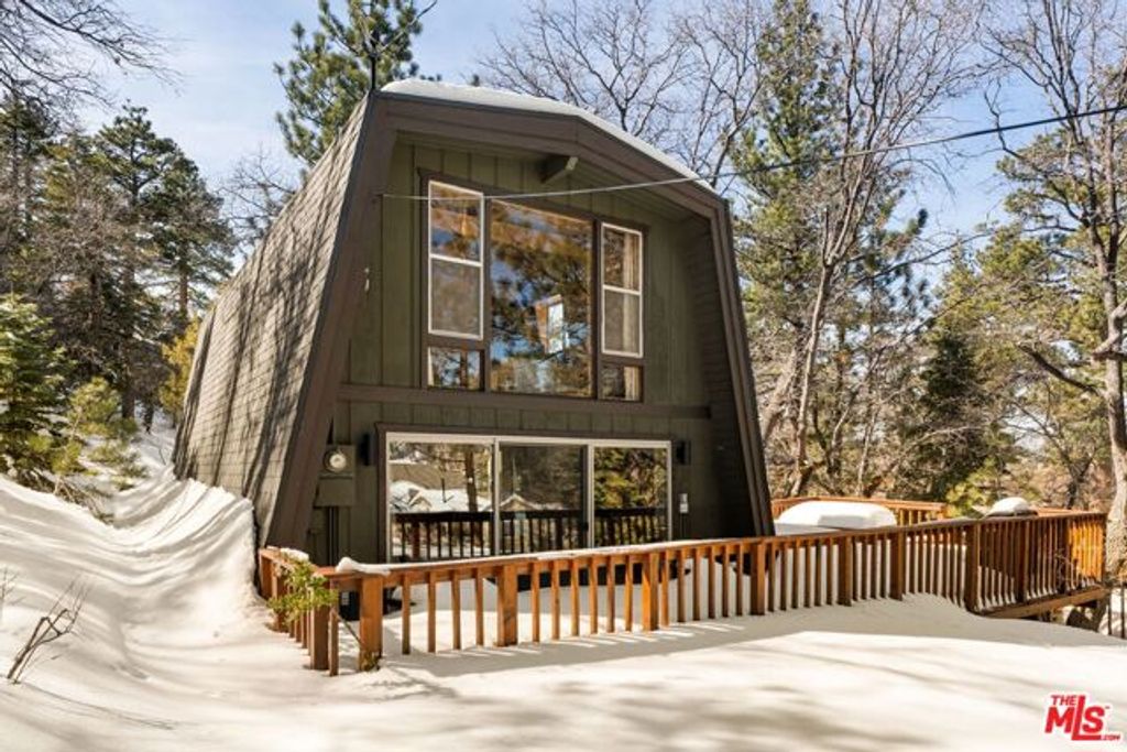 43527 Shasta Road, Big Bear City, CA 92315