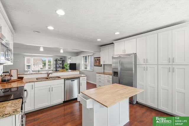 2112 S 49 Avenue, Omaha, NE 68106