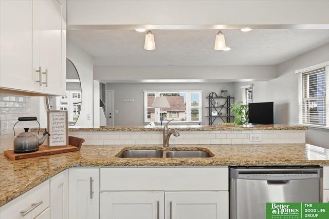 2112 S 49 Avenue, Omaha, NE 68106