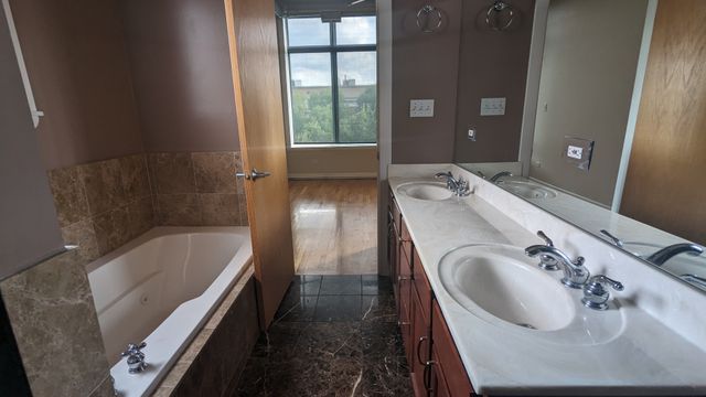 1738 W Belmont Avenue 3F, Chicago, IL 60657