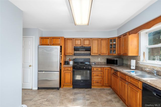 31 Briarwood Drive, Wappingers Falls, NY 12590