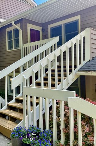 8 Creekside Lane, Asheville, NC 28803