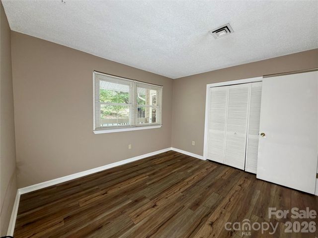 8 Creekside Lane, Asheville, NC 28803