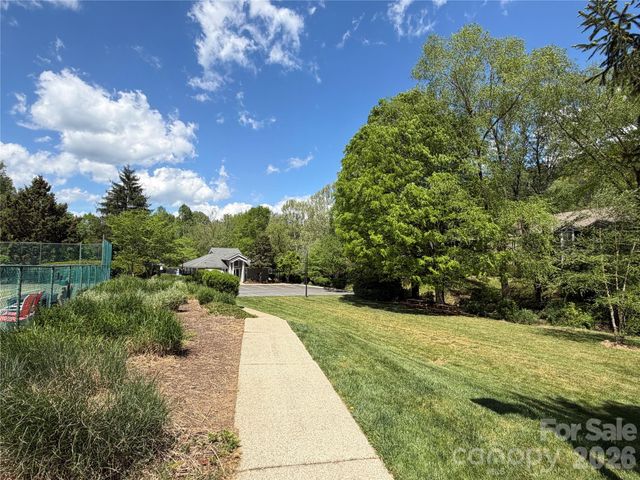 8 Creekside Lane, Asheville, NC 28803