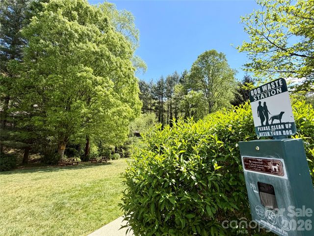 8 Creekside Lane, Asheville, NC 28803