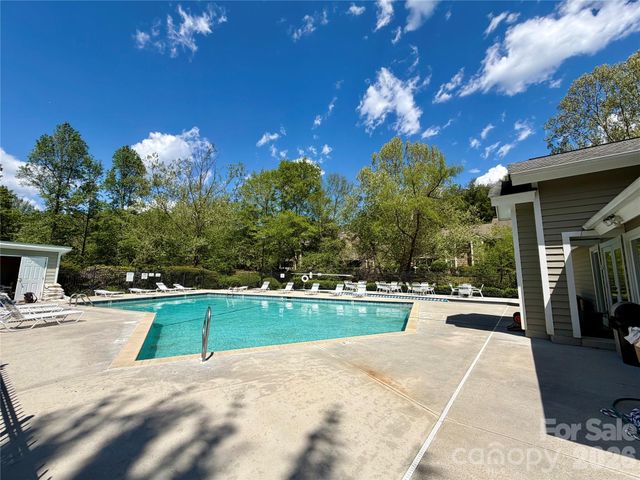 8 Creekside Lane, Asheville, NC 28803
