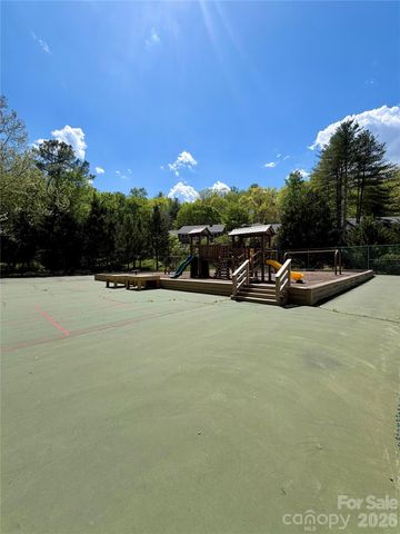 8 Creekside Lane, Asheville, NC 28803