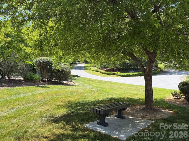 8 Creekside Lane, Asheville, NC 28803