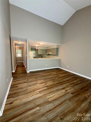 8 Creekside Lane, Asheville, NC 28803