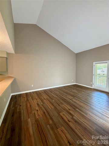 8 Creekside Lane, Asheville, NC 28803