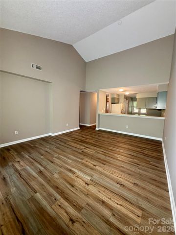 8 Creekside Lane, Asheville, NC 28803