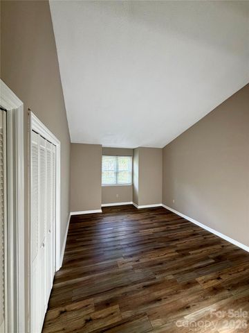 8 Creekside Lane, Asheville, NC 28803