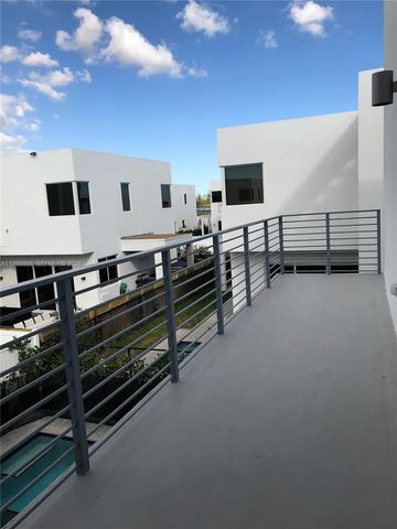 10055 NW 75th St, Doral, FL 33178