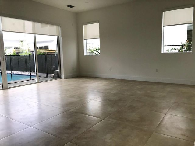 10055 NW 75th St, Doral, FL 33178