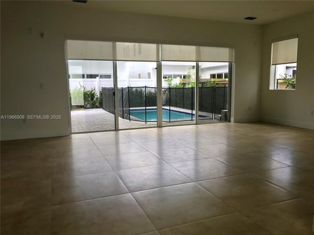 10055 NW 75th St, Doral, FL 33178