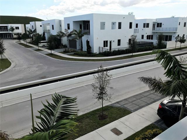 10055 NW 75th St, Doral, FL 33178