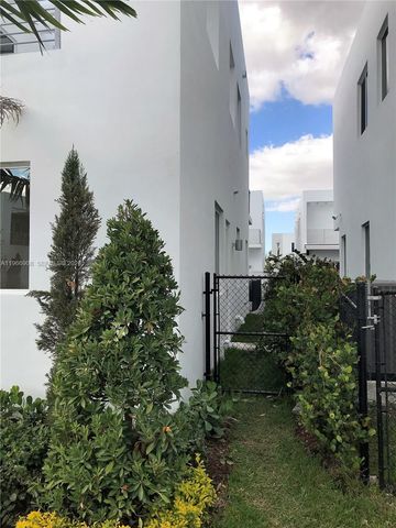 10055 NW 75th St, Doral, FL 33178