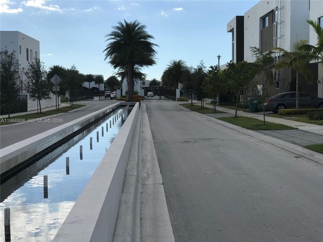 10055 NW 75th St, Doral, FL 33178