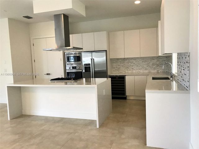 10055 NW 75th St, Doral, FL 33178