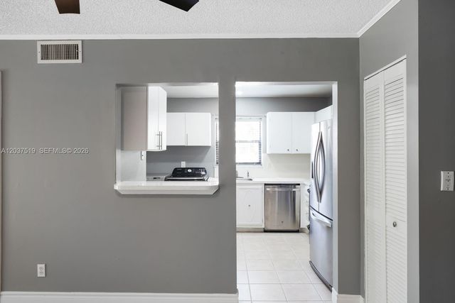 301 N Pine Island Rd 165, Plantation, FL 33324