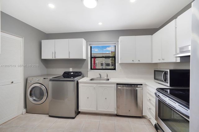 301 N Pine Island Rd 165, Plantation, FL 33324
