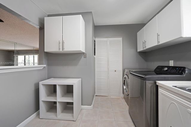 301 N Pine Island Rd 165, Plantation, FL 33324