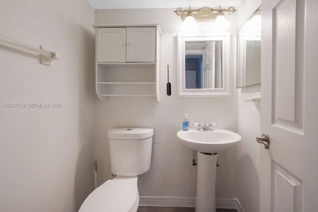 301 N Pine Island Rd 165, Plantation, FL 33324
